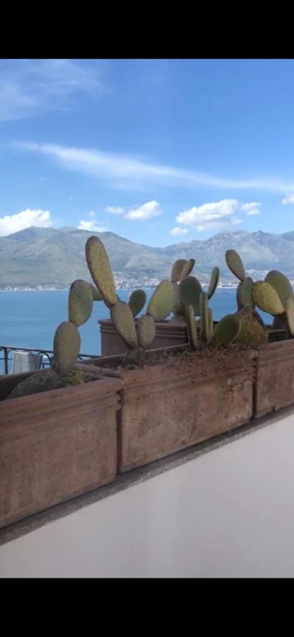 Le Suite Guarinelli B&B Gaeta Buitenkant foto